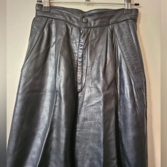 Danier Vintage Leather Pleated Cigarette Pants made in Canada Size 4 - Picture 5 of 10